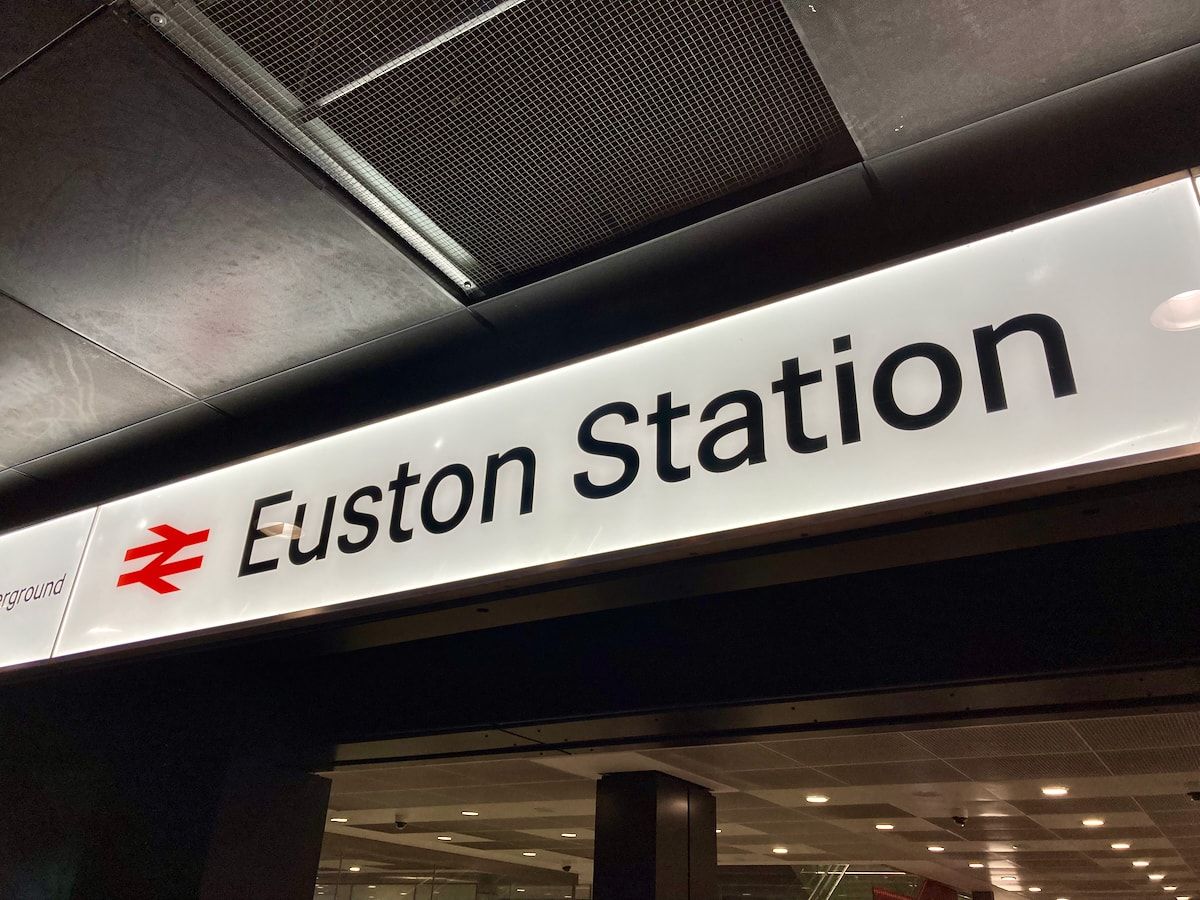Stationsschild Euston Station