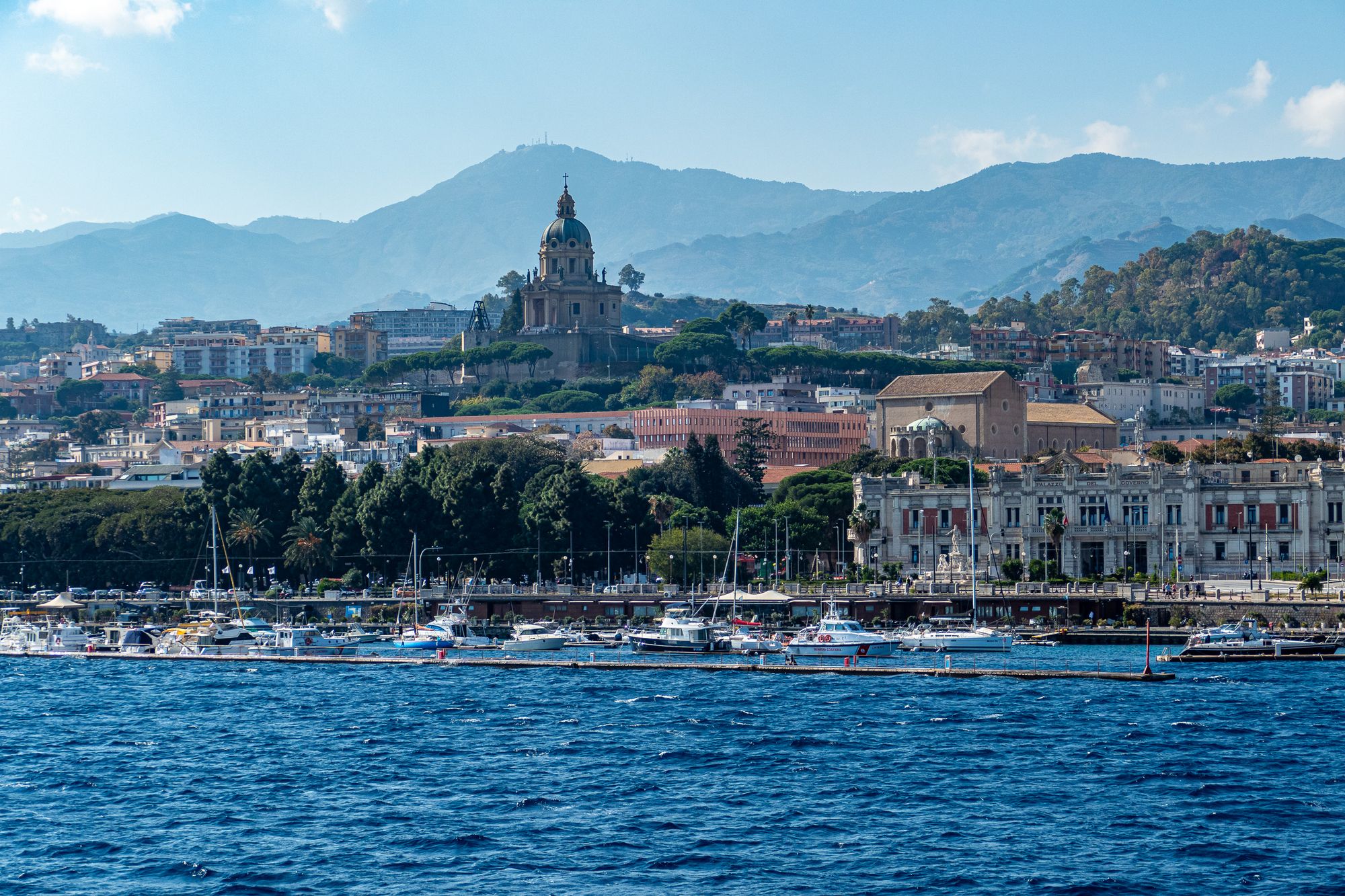 Messina vom Meer aus gesehen