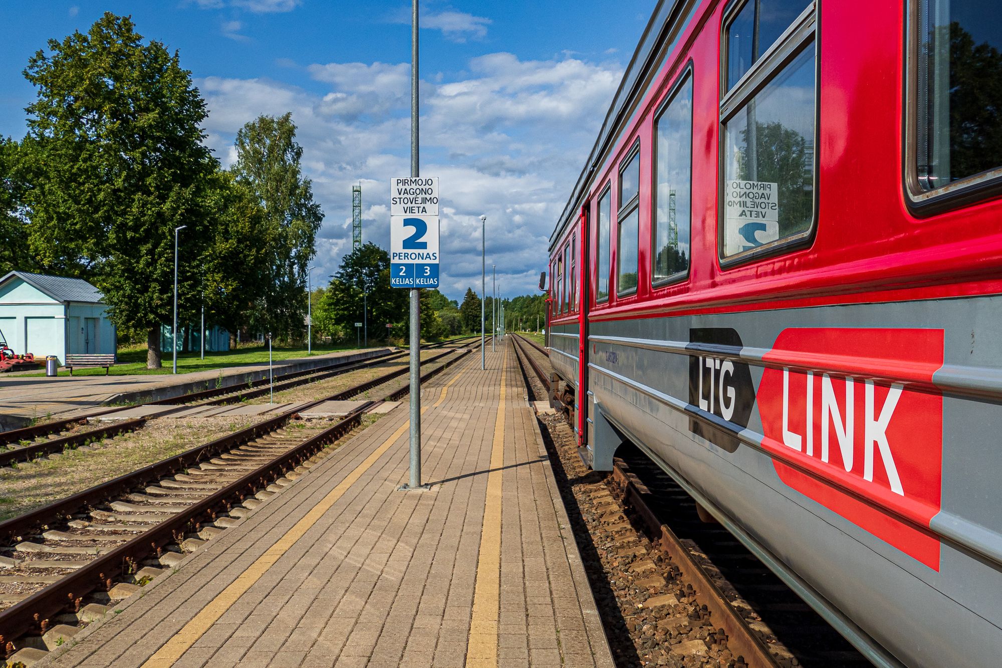 Litauischer Triebwagen am Bahnhof Turmantas