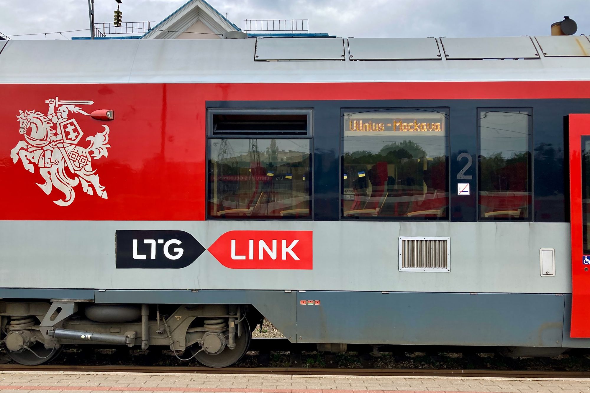 Litauischer Zug von Vilnius nach Mockava
