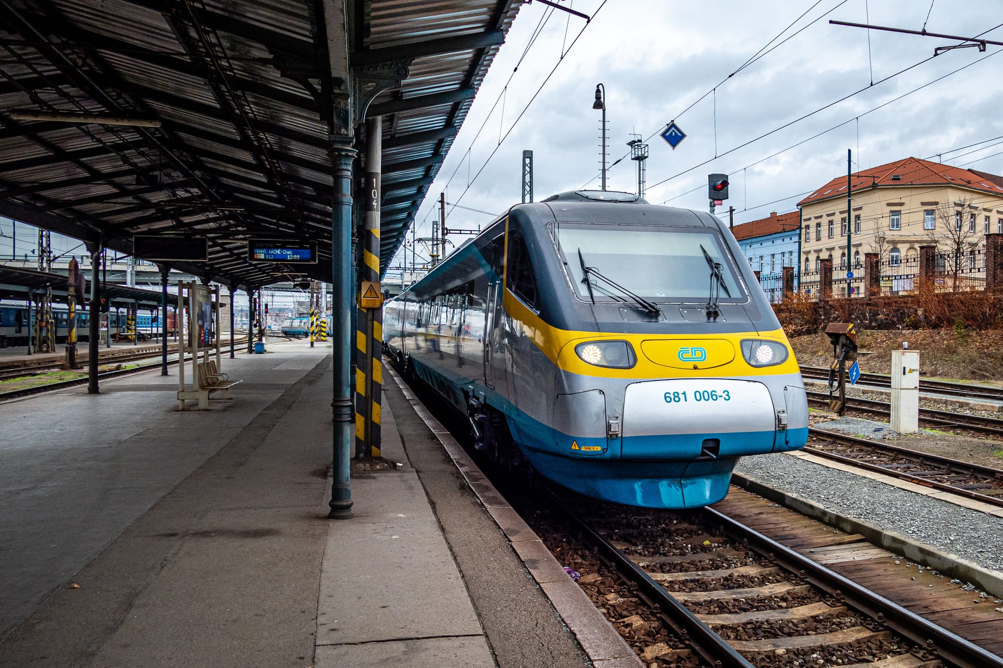 Pendolino der Tschechischen Bahn am Bahnsteig