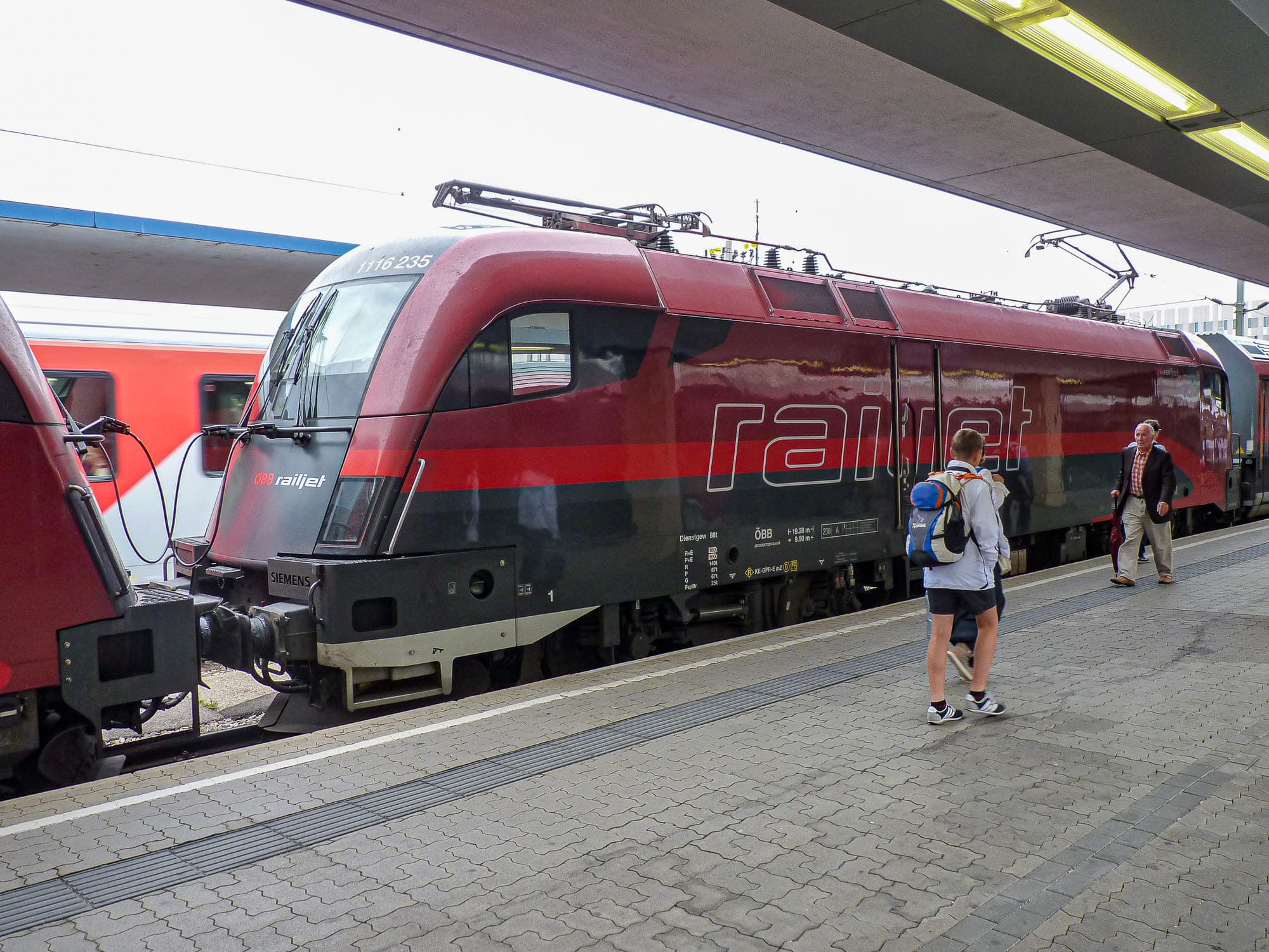 Ein Railjet der ÖBB in Wien-Westbahnhof