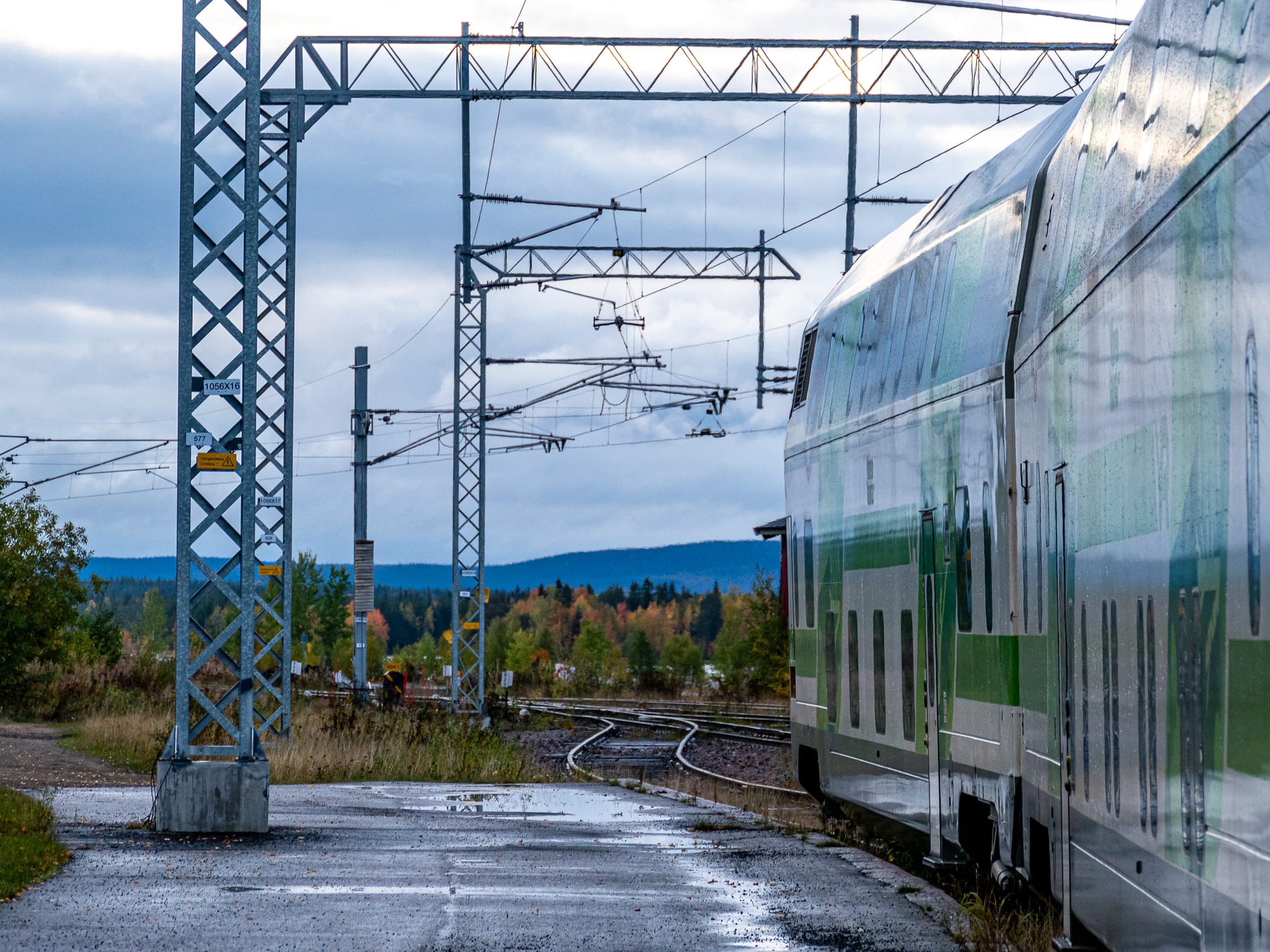 Nachtzug am Bahnhof Kemijärvi