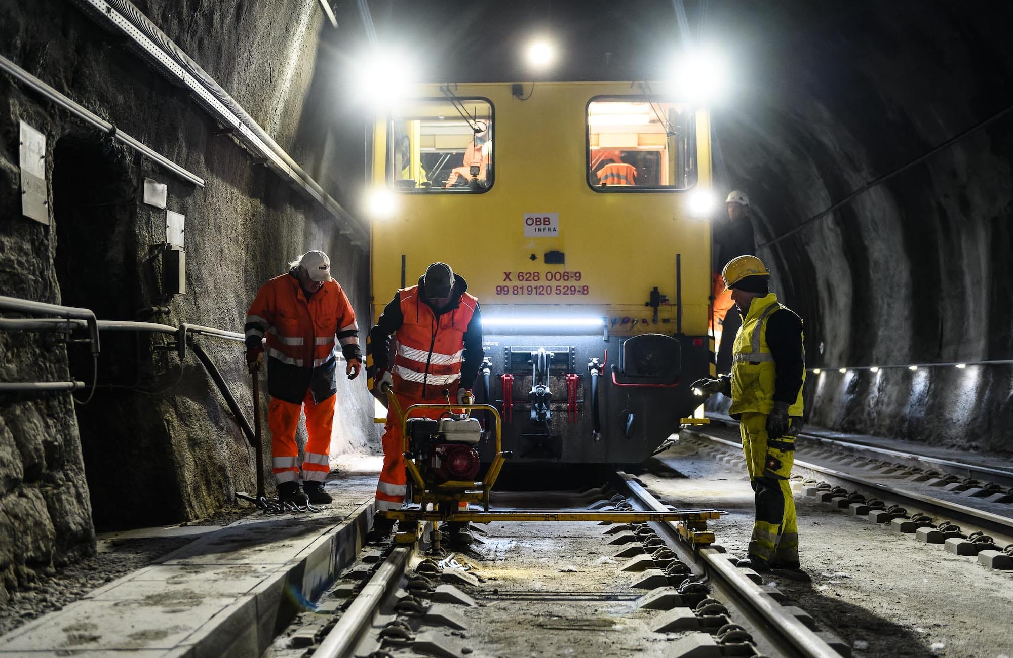 Baustellenarbeiten im Tunnel