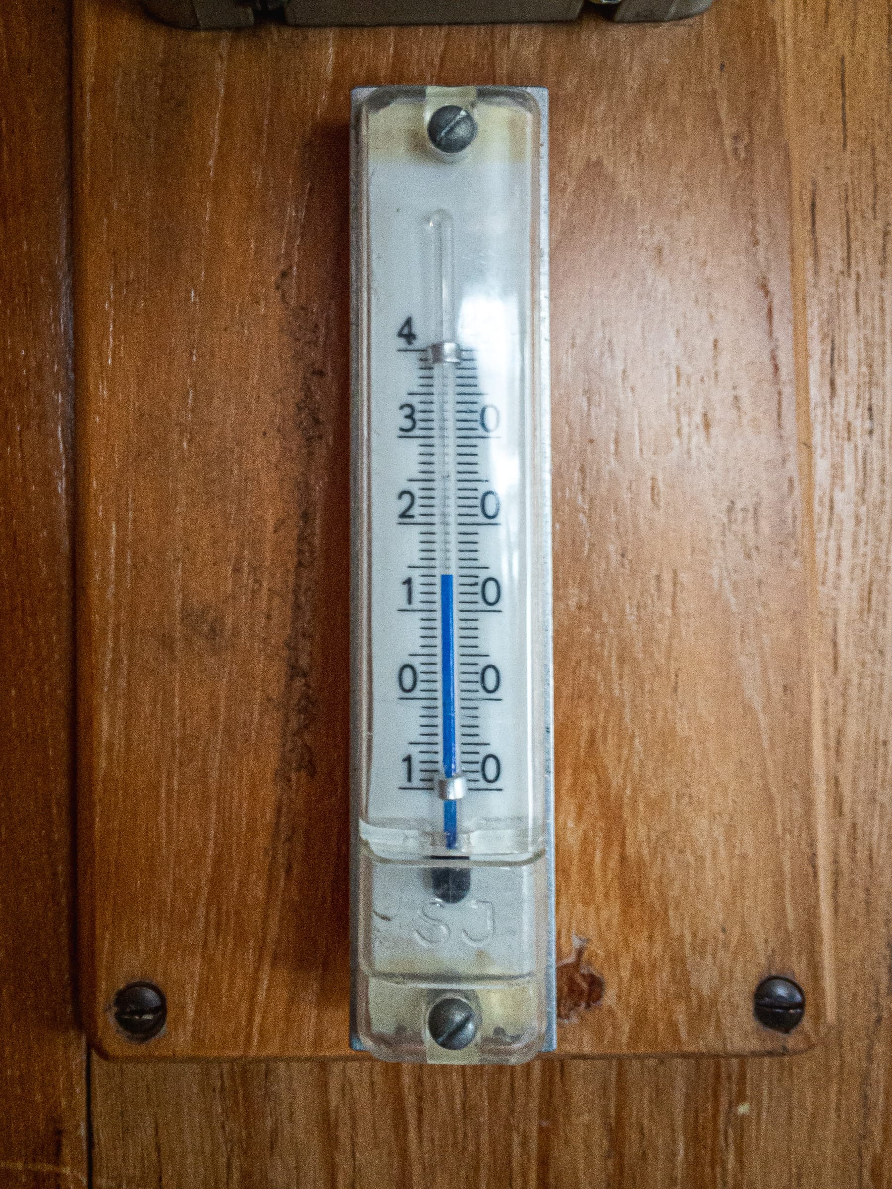 Thermometer ziegt 14 Grad