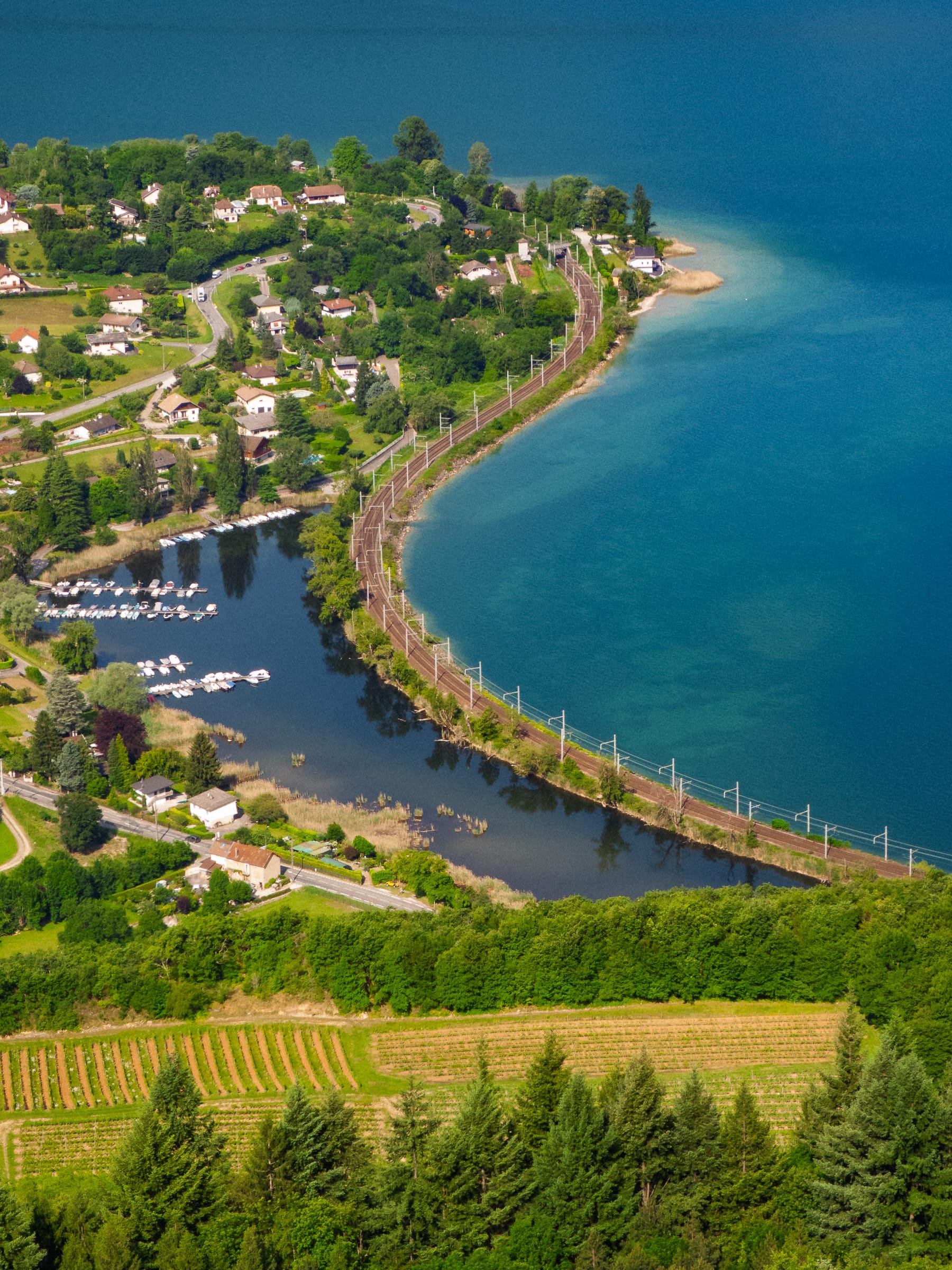 Bahnstrecke an der Baie de Grésine