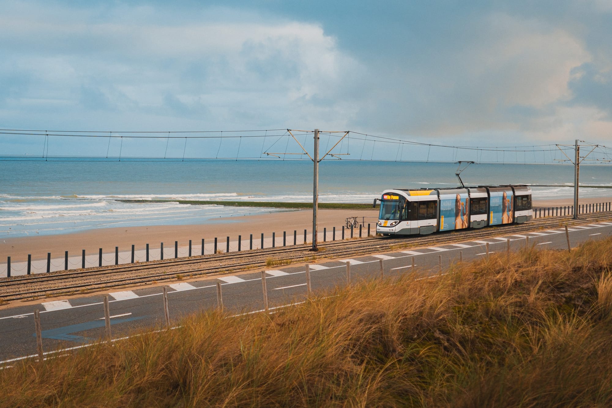 Kusttram am Meer