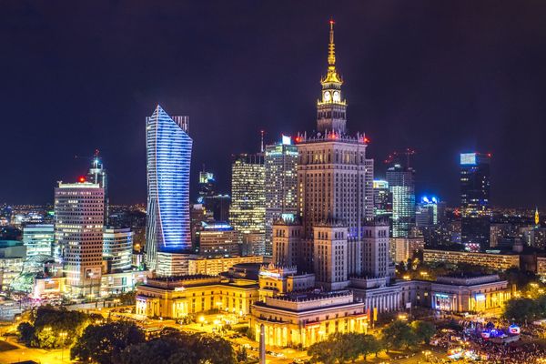 Skyline von Warschau bei Nacht